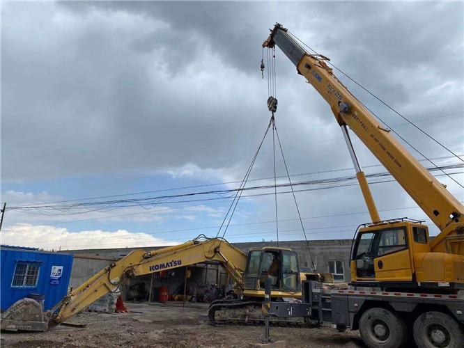 南岳区25吨吊车的工作半径是多少？